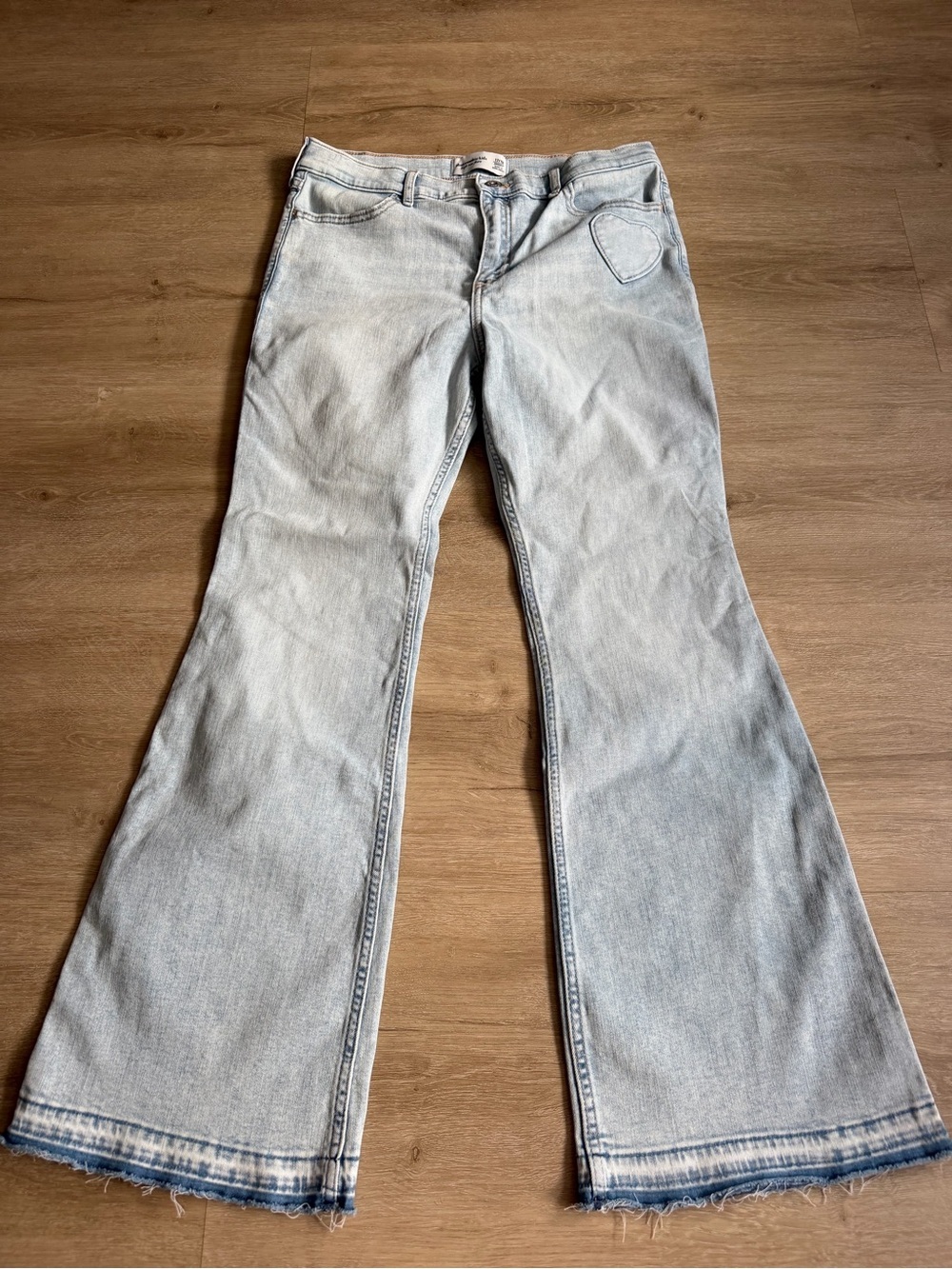 Abercrombie Kids High Rise Flare Leg Jeans Sz 17/18 Light Wash Heart Pockets